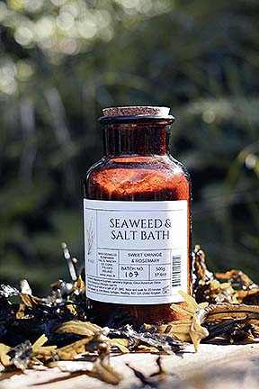 irish-seaweed-bath-salts amber glass apothecary jar on fresh seaweed